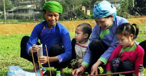 Lễ gọi vía cho phụ nữ mang thai của dân tộc Giáy ở Lào Cai