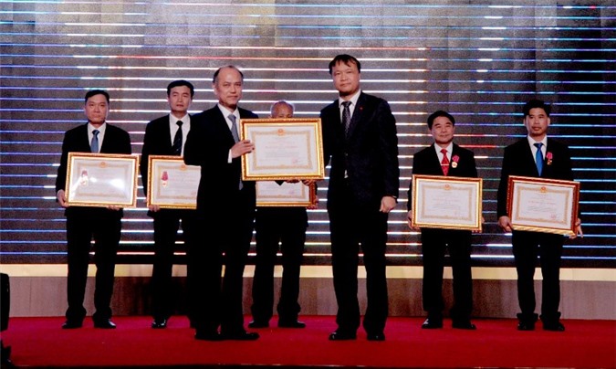 Tập đoàn CN Than - Khoáng sản Việt Nam: Tuyên dương khen thưởng các điển hình tiên tiến năm 2017