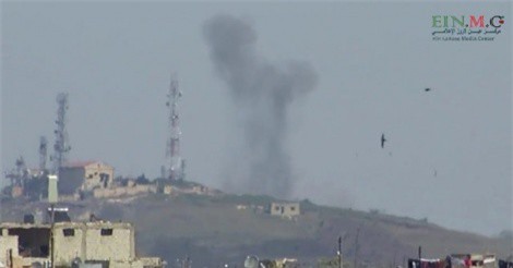 Clip: Không quân Nga ném bom chùm, cày nát căn cứ ngầm của phiến quân ở Idlib