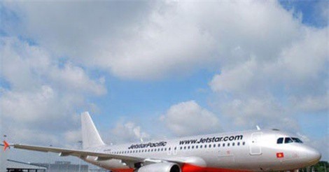 Hy hữu: Máy bay vừa hạ cánh đã phải tránh... người đi bộ tại Tân Sơn Nhất