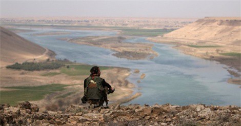 Nga tố Mỹ cô lập khu vực sông Euphrates ở Syria 
