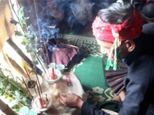 Người La Ha làm lễ hội tạ ơn thầy lang