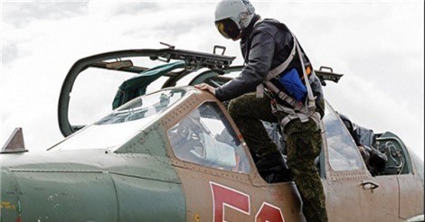 Chiến cơ Nga và Syria hất tung căn cứ chỉ huy khủng bố