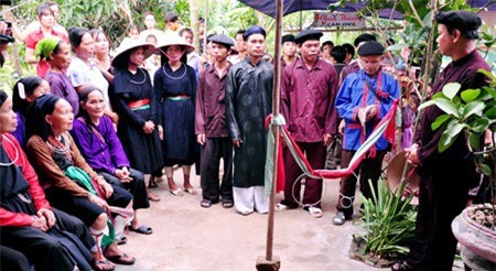 Ông mối và tục “bán đầu” lấy vợ trong hôn nhân của người Sán Chay ở Bắc Giang