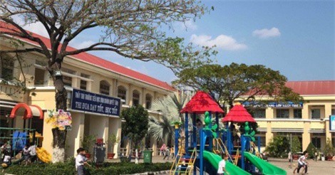 Cách chức hiệu trưởng để xảy ra vụ cô giáo quỳ