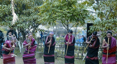 Cây đinh tút – nhạc cụ độc đáo của người T’riêng