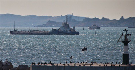 Kiev tuyên bố bắt giữ tất cả tàu ra vào Crimea, Nga - Ukraine lại căng thẳng