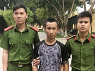 Côn đồ giết người trước khách sạn ở Sầm Sơn