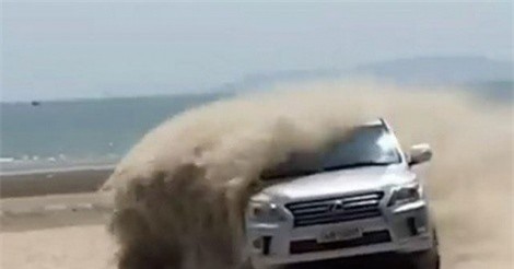 Đại gia Quảng Ninh lái Lexus LX570 trên bãi biển như “dân chơi” Dubai