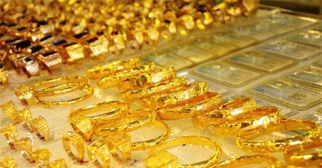 GIÁ VÀNG NGÀY 6/4: Vàng “tụt dốc không phanh”