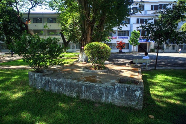 Những lời đồn thổi rùng rợn về ngôi mộ cổ giữa đại học Bách Khoa TP.HCM