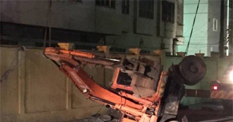 Quảng Ninh: "Hố tử thần" nuốt cả người lẫn máy xúc