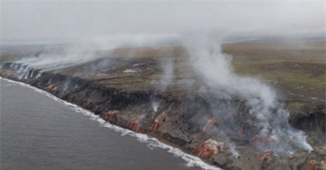 Giải mã bí ẩn đồi bốc khói ở Canada