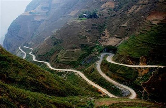 Truyền thuyết “lời nguyền” trên “đèo chết” Rù Rì