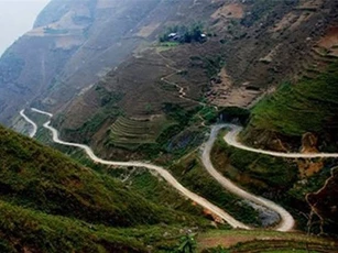 Truyền thuyết “lời nguyền” trên “đèo chết” Rù Rì