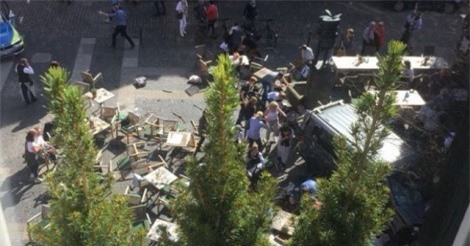 Đức: Xe tải lao vào đám đông, ít nhất 3 người thiệt mạng