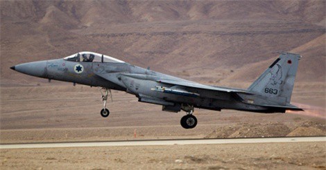 Dấu hiệu củng cố nghi ngờ Israel tấn công căn cứ Syria
