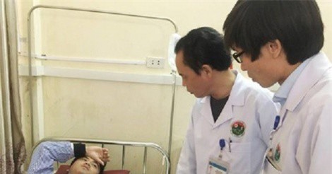 Hà Tĩnh: Người nhà bệnh nhân đánh trọng thương bác sĩ khi đang thăm khám