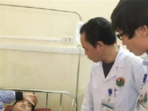 Hà Tĩnh: Người nhà bệnh nhân đánh trọng thương bác sĩ khi đang thăm khám