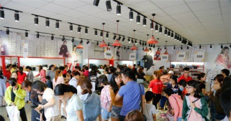 Juno bán được lượng sản phẩm "khủng" nhờ chiến dịch " giày chống ế"