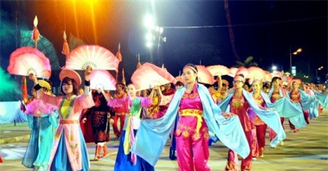 Lễ hội pháo hoa Đà Nẵng, carnaval Hạ Long hay cồng chiêng Tây Nguyên, chọn gì đây?
