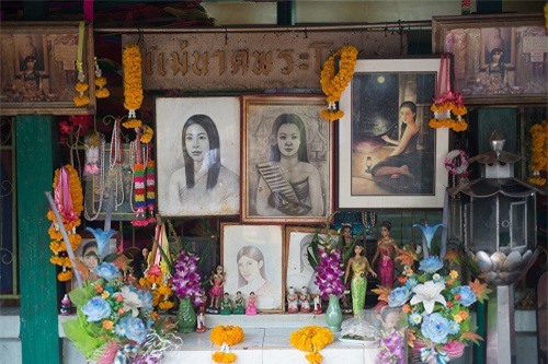 Bí ẩn đằng sau căn miếu thờ cô dâu ma giữa lòng Bangkok