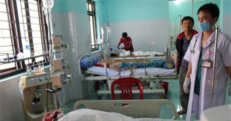 Đăk Nông: Xe cứu thương gặp tai nạn liên hoàn, 6 người thương vong