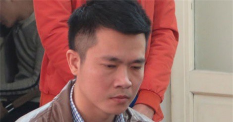 Nam cảnh sát vờ mượn xe Camry rồi chiếm đoạt