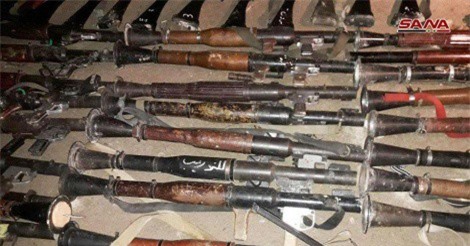 Chùm ảnh: Phiến quân nộp một loạt vũ khí cho quân đội Syria tại Douma - Đông Ghouta