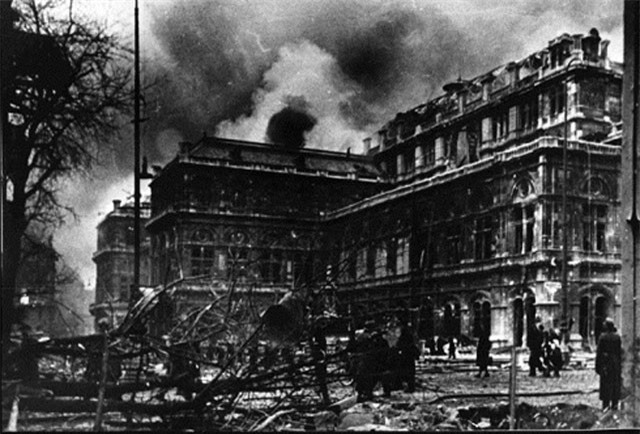 Những bóng "ma" ám ảnh nhà hát thành Vienna