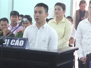 Bản án cho 2 gã đàn ông chụp hình người yêu để mời chào mua dâm