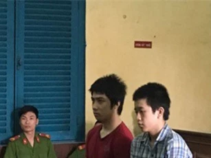 Dụ bạn gái đưa vào nhà nghỉ rồi cùng bạn cưỡng bức
