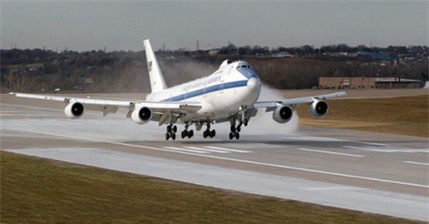 Máy bay "Ngày tận thế" của Mỹ cất cánh, tàu ngầm Anh đã vào tầm tấn công Syria