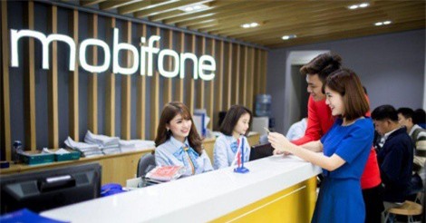 MobiFone tặng quà tri ân khách hàng đồng hành 1/4 thế kỷ