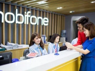 MobiFone tặng quà tri ân khách hàng đồng hành 1/4 thế kỷ