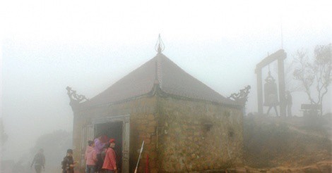 Bí ẩn chùa cổ trên đỉnh núi Các mây vờn