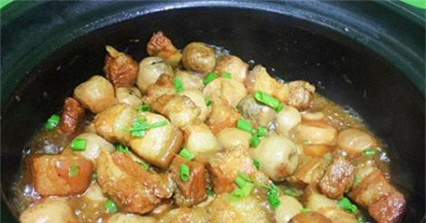 Bí kíp nấu thịt ba chỉ kho nấm rơm đưa cơm ngày nắng