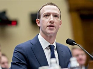 CEO Facebook bối rối với những cáo buộc kiểm soát thông tin người dùng