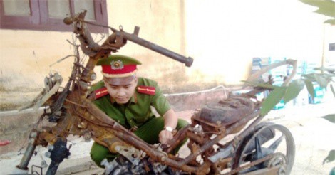 Khởi tố, bắt tạm giam đối tượng đốt xe máy, dọa cho nổ bình gas