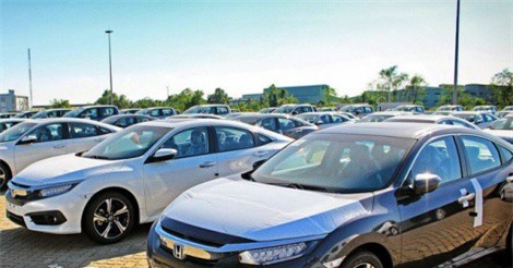 Ôtô loạn giá: Tránh mất tiền oan, đồng loạt rủ nhau ngừng mua 