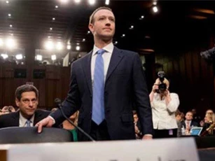 Khoảnh khắc khó xử tại phiên điều trần của Mark Zuckerberg