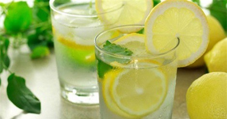 Nước chanh rất tốt cho sức khoẻ nhưng nếu làm theo lời khuyên của chuyên gia thì lợi ích còn được nhân đôi