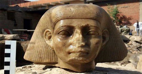 Tìm thấy bức tượng khổng lồ tạc pharaoh Ai Cập Psamtik I