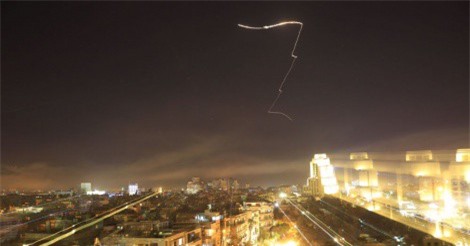 Clip tàu khu trục Mỹ nã tên lửa Tomahawk vào Syria 