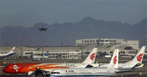 Máy bay Trung Quốc hạ cánh khẩn cấp vì hành khách đe dọa tiếp viên