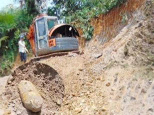 Quả bom 80kg nằm trong vườn nhà dân ở Hà Tĩnh hàng chục năm