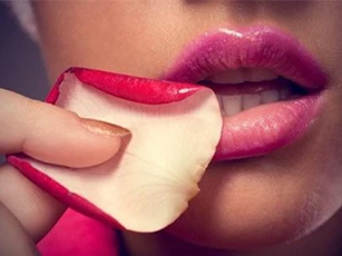 6 cách làm trị môi thâm nhanh chóng ngay tại nhà