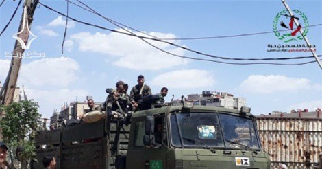 Chùm ảnh: Binh lính và xe bọc thép quân đội Syria kéo tới Nam Damascus đánh IS