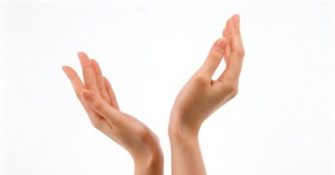 Mẹo chăm sóc da tay mềm mịn như em bé