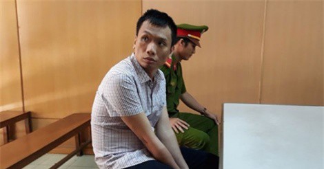 Cựu cán bộ công an lĩnh án 8 năm tù vì nghiện đánh bạc, âm mưu bán tài liệu mật